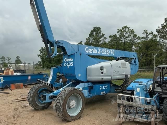 Genie Z-135/70 Kĺbové plošiny