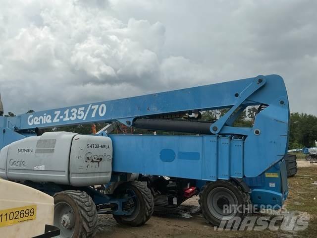 Genie Z-135/70 Kĺbové plošiny