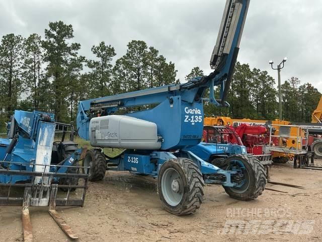 Genie Z-135/70 Kĺbové plošiny