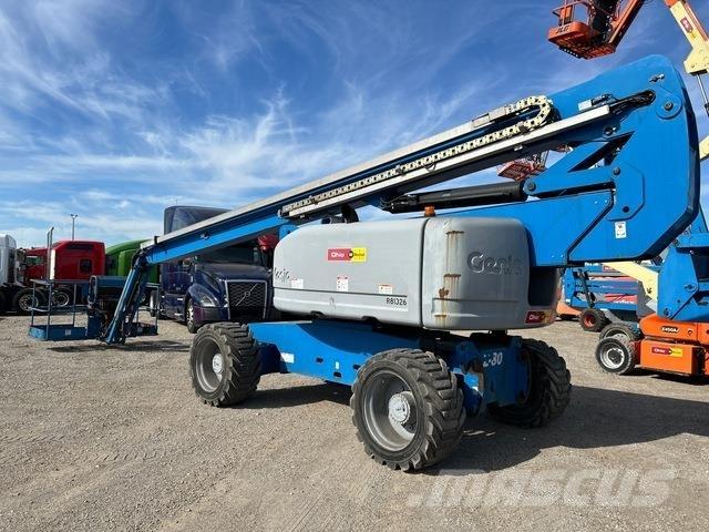 Genie Z-80/60 Kĺbové plošiny