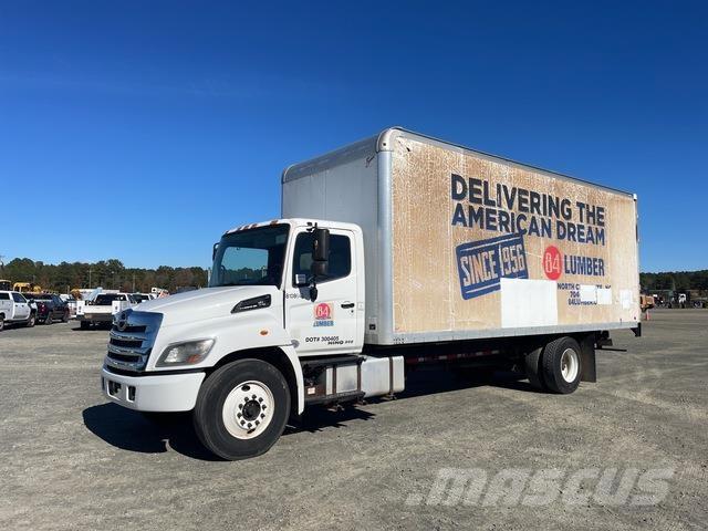 Hino 268 Nákladné vozidlá s bočnou zhrnovacou plachtou