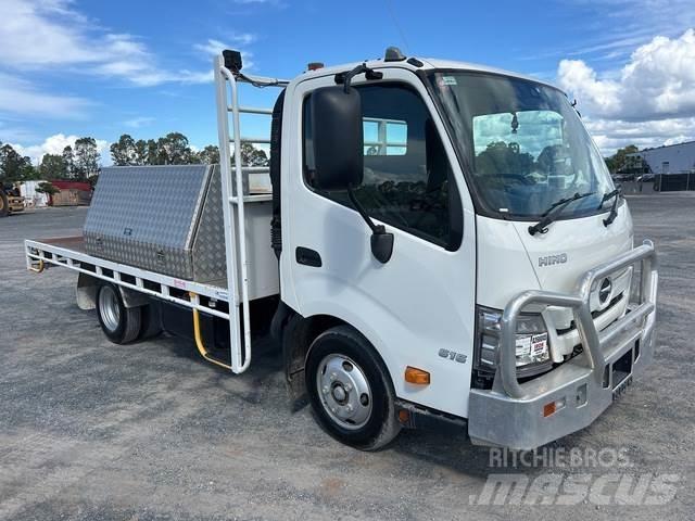 Hino 300 Plošinové nákladné automobily/nákladné automobily so sklápacími bočnicami