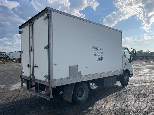 Hino 300 721 Skriňová nadstavba