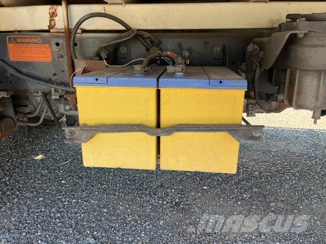 Hino 300 816 Skriňová nadstavba