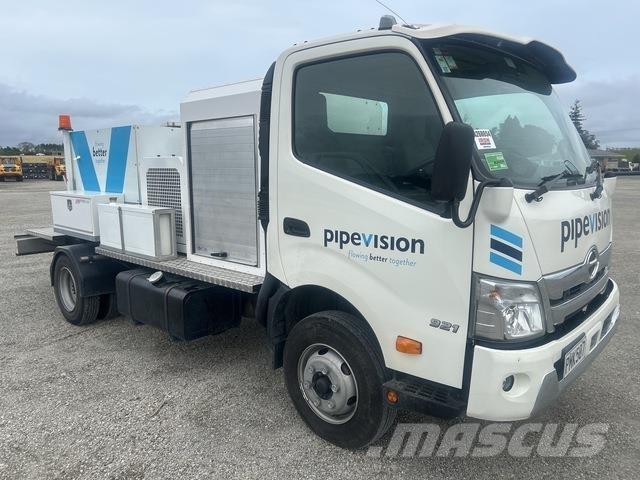 Hino 300 921 Cisterny na vodu