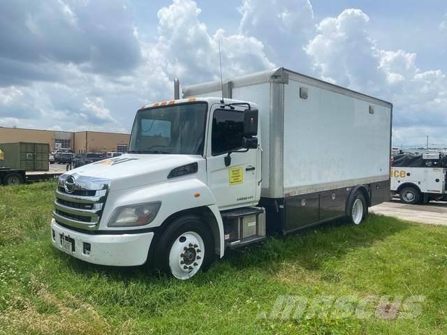 Hino 338 Cisternové nákladné vozidlá