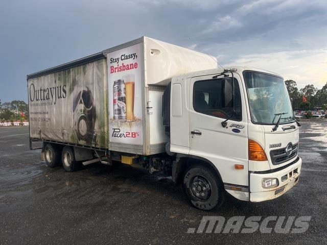 Hino FD1J Nákladné vozidlá s bočnou zhrnovacou plachtou
