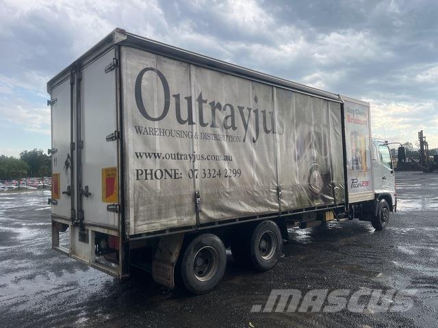 Hino FD1J Nákladné vozidlá s bočnou zhrnovacou plachtou