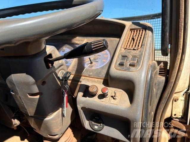 Hino GD1J Plošinové nákladné automobily/nákladné automobily so sklápacími bočnicami