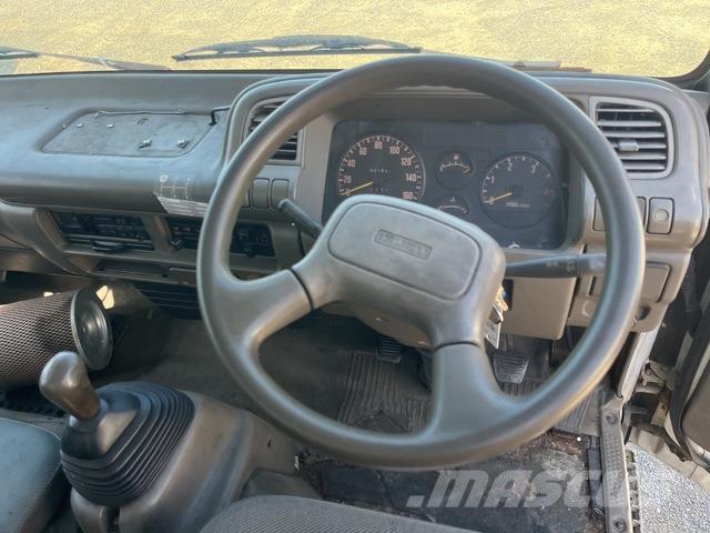 Isuzu NPR 400 Chladiarenské nákladné vozidlá