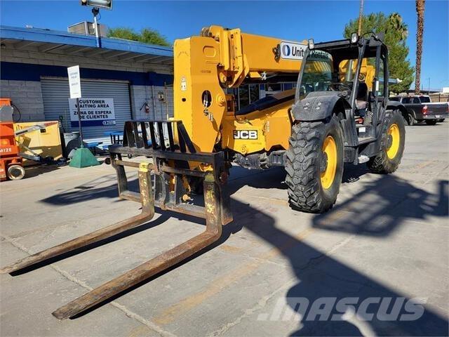 JCB 507-42 Teleskopické manipulátory