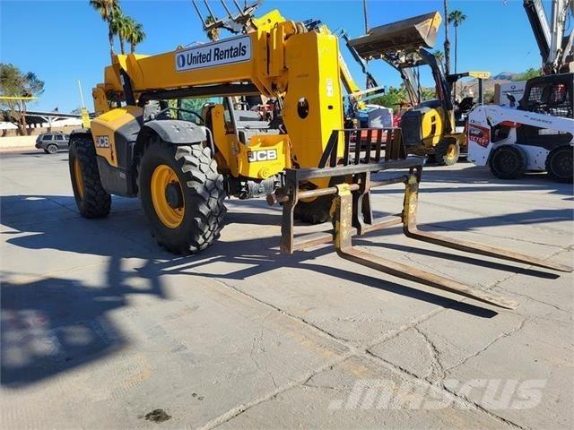 JCB 507-42 Teleskopické manipulátory