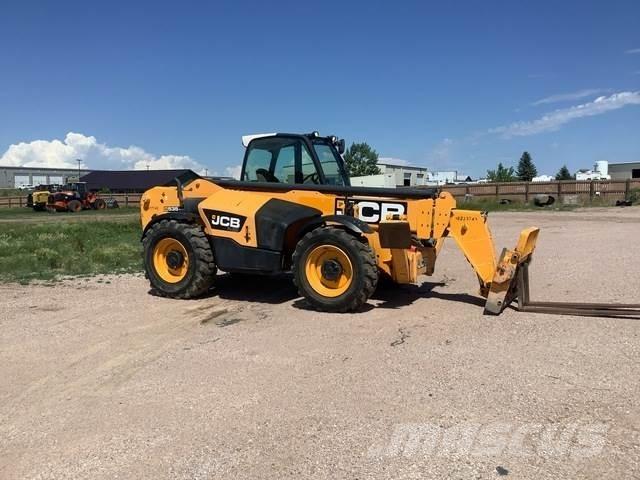 JCB 535-140 Teleskopické manipulátory