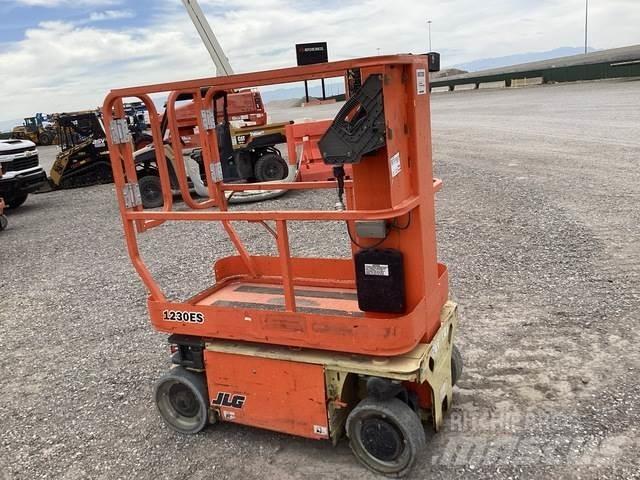 JLG 1230ES Vertikálne stĺpové výťahy