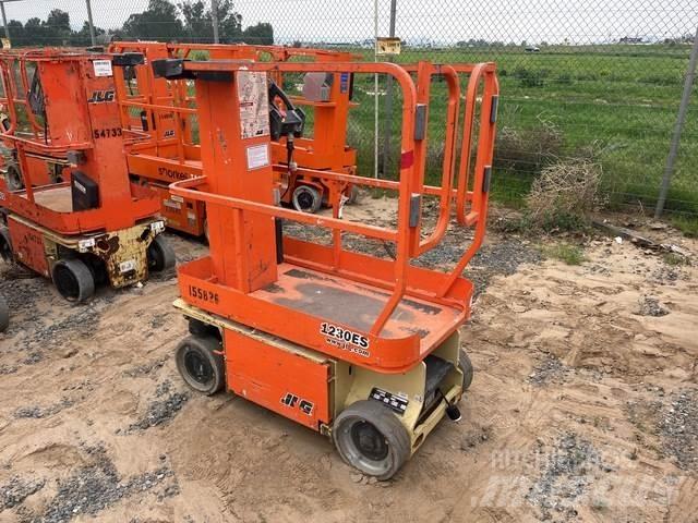 JLG 1230ES Vertikálne stĺpové výťahy