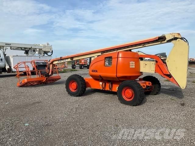 JLG 600A Kĺbové plošiny