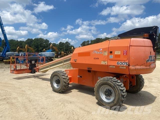 JLG 600S Teleskopické plošiny