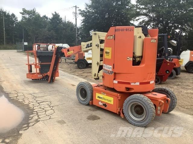 JLG E300AJP Kĺbové plošiny