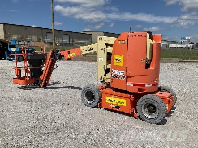 JLG E300AJP Kĺbové plošiny