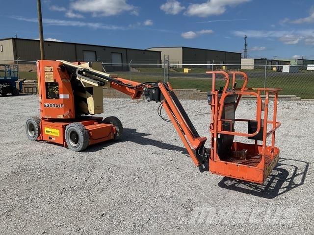 JLG E300AJP Kĺbové plošiny