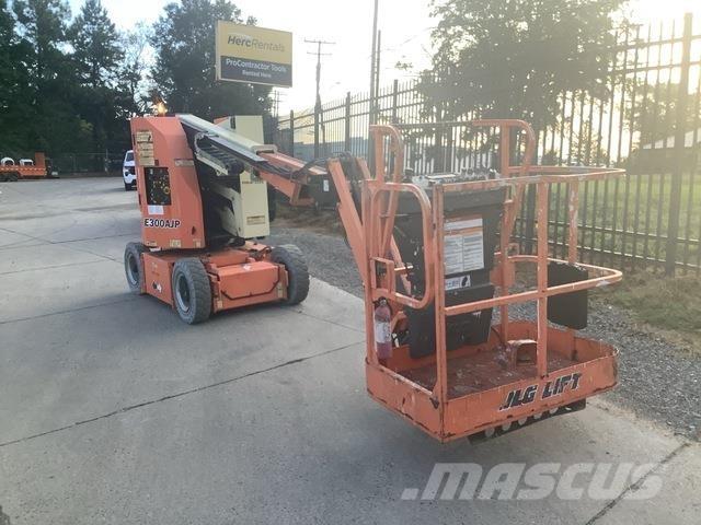 JLG E300AJP Kĺbové plošiny
