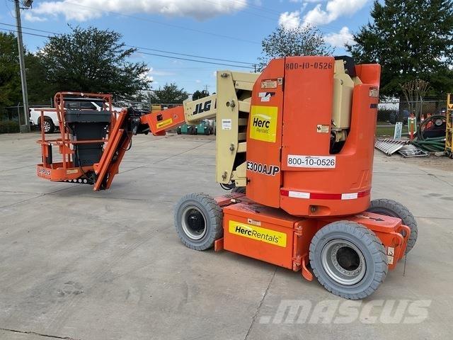 JLG E300AJP Kĺbové plošiny