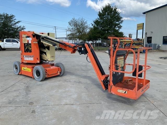 JLG E300AJP Kĺbové plošiny