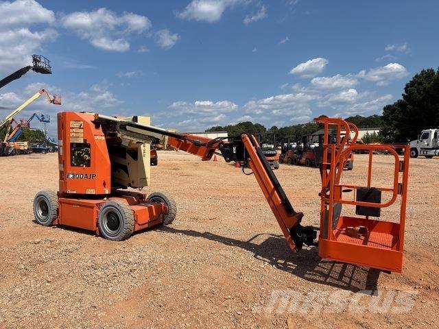 JLG E300AJP Kĺbové plošiny