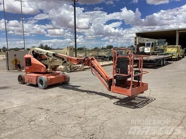 JLG E400AJPN Kĺbové plošiny