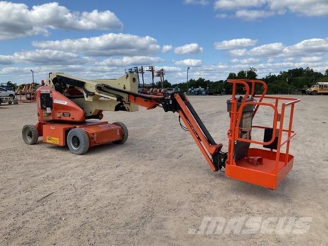 JLG E400AJPN Kĺbové plošiny