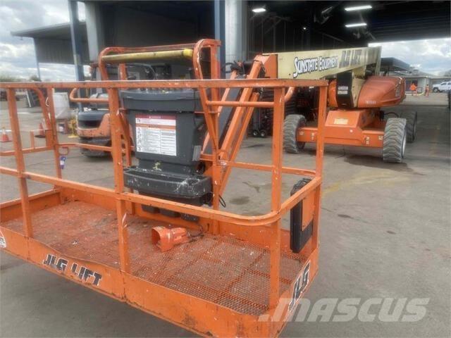 JLG M600J Kĺbové plošiny