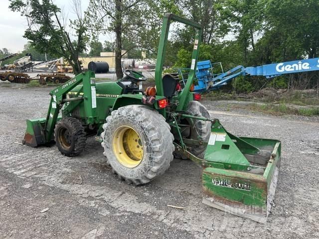John Deere  Kompaktné traktory