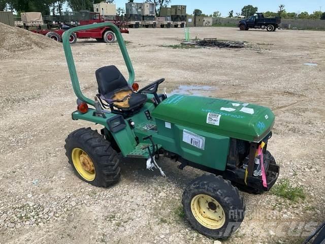 John Deere  Traktory