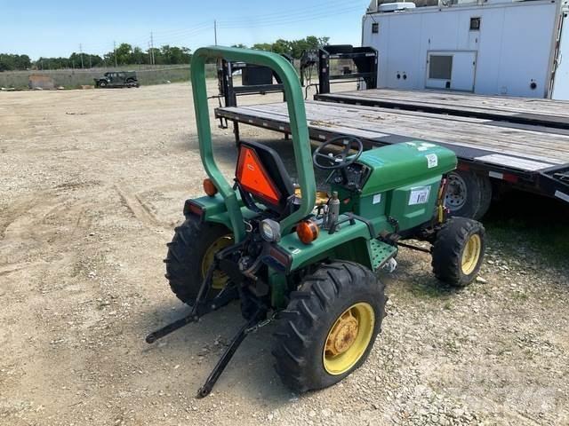 John Deere  Traktory