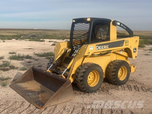 John Deere 325 Šmykom riadené nakladače