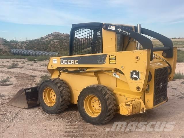 John Deere 325 Šmykom riadené nakladače