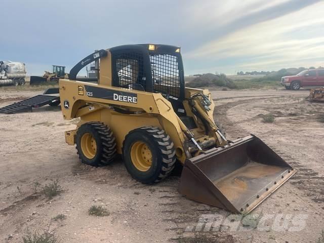 John Deere 325 Šmykom riadené nakladače
