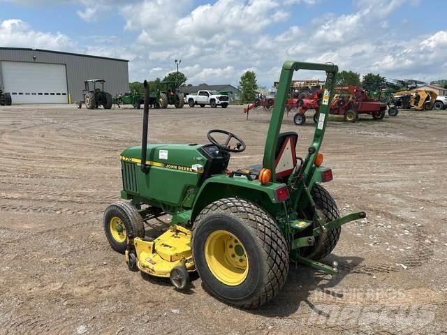 John Deere 770 Kompaktné traktory