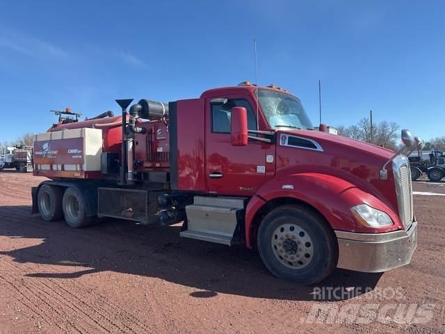 Kenworth T680 Pásové rýpadlá