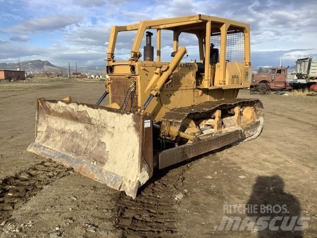 Komatsu D65E-6 Pásové dozéry