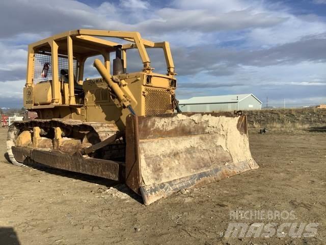 Komatsu D65E-6 Pásové dozéry