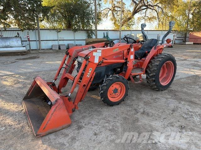Kubota L2800D Traktory