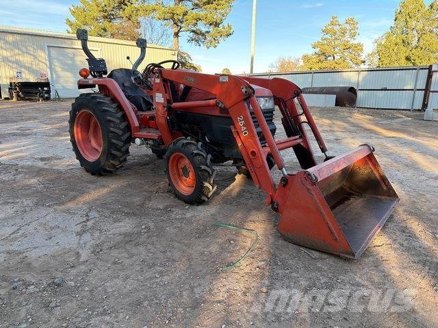 Kubota L2800D Traktory
