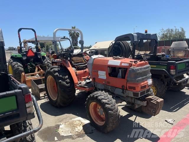 Kubota L3010D Kompaktné traktory