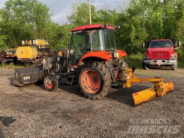 Kubota M5040 Vnútorné zametacie stroje