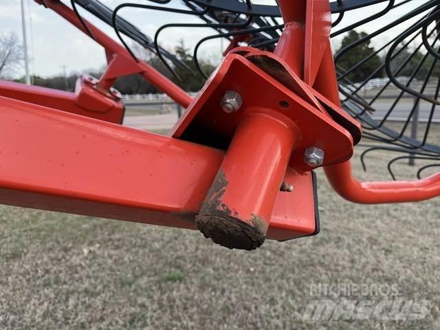 Kuhn SR110 GII Obracače a zhrabovače sena