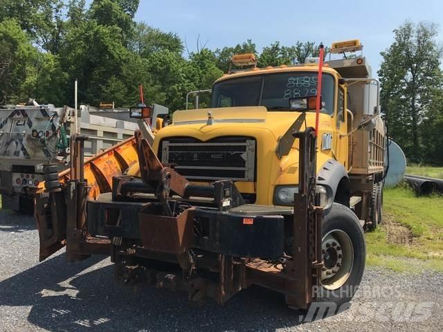 Mack 700 Snežné pluhy, predné snežné radlice