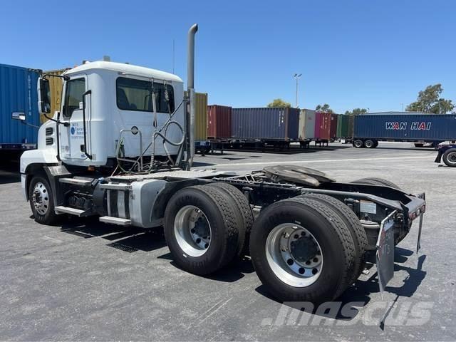 Mack AN64T Ťahače