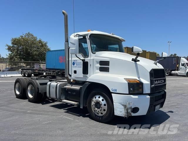 Mack AN64T Ťahače