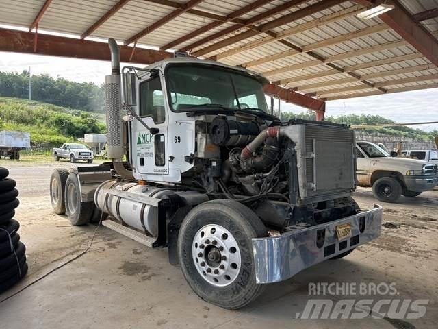 Mack CH613 Ťahače